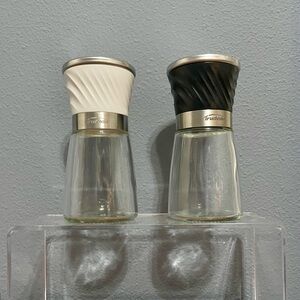 Trudeau Wave Clear Glass Salt & Pepper Grinder / Mill Set